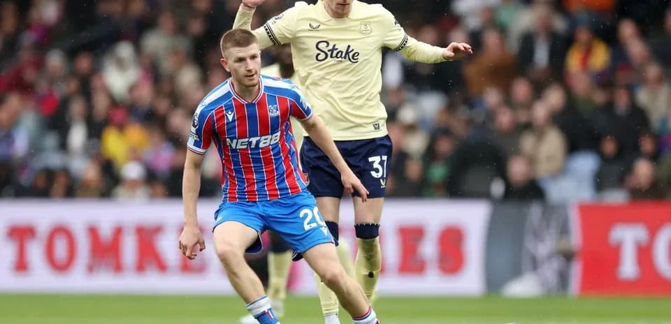 Игроки Crystal Palace и Everton на поле