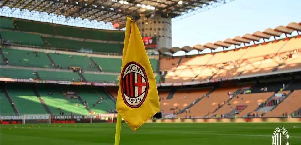 Уголовный флаг AC Milan на стадионе