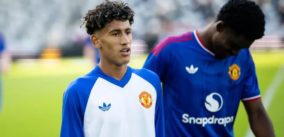Игроки Manchester United перед матчем на стадионе