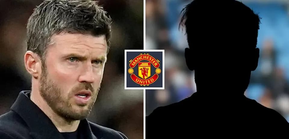 Тренер Manchester United на фоне силуэта игрока