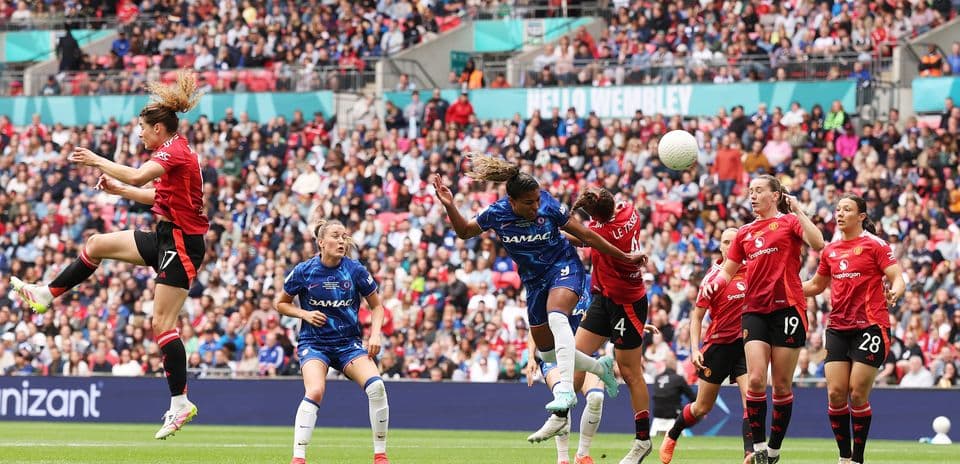 Игроки Chelsea и Manchester United в матче