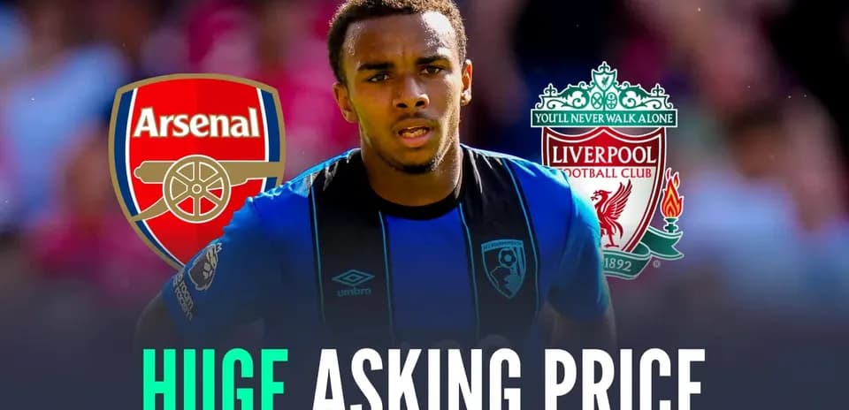 Игрок Bournemouth с логотипами Arsenal и Liverpool