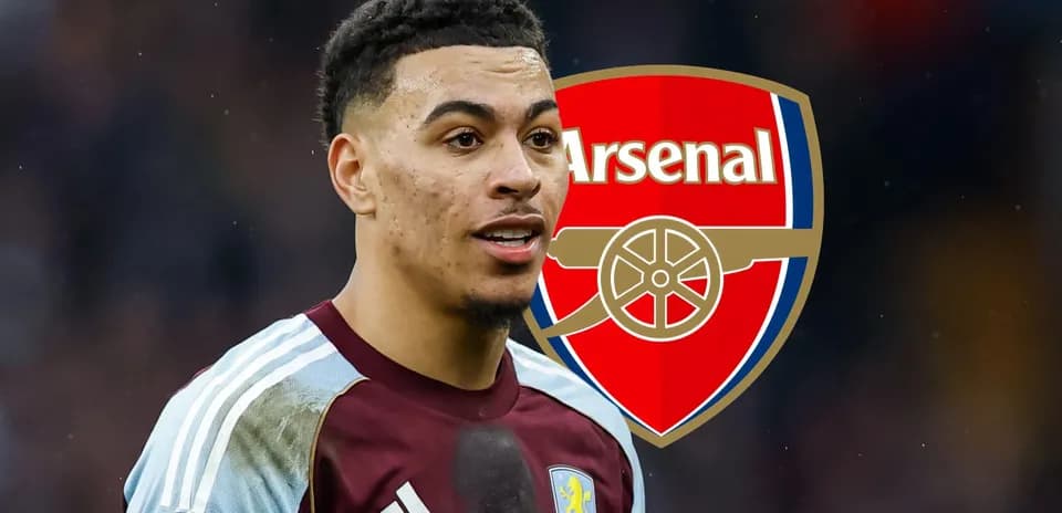 Игрок Aston Villa на фоне логотипа Arsenal