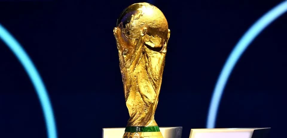 Трофей Кубка мира FIFA на подиуме
