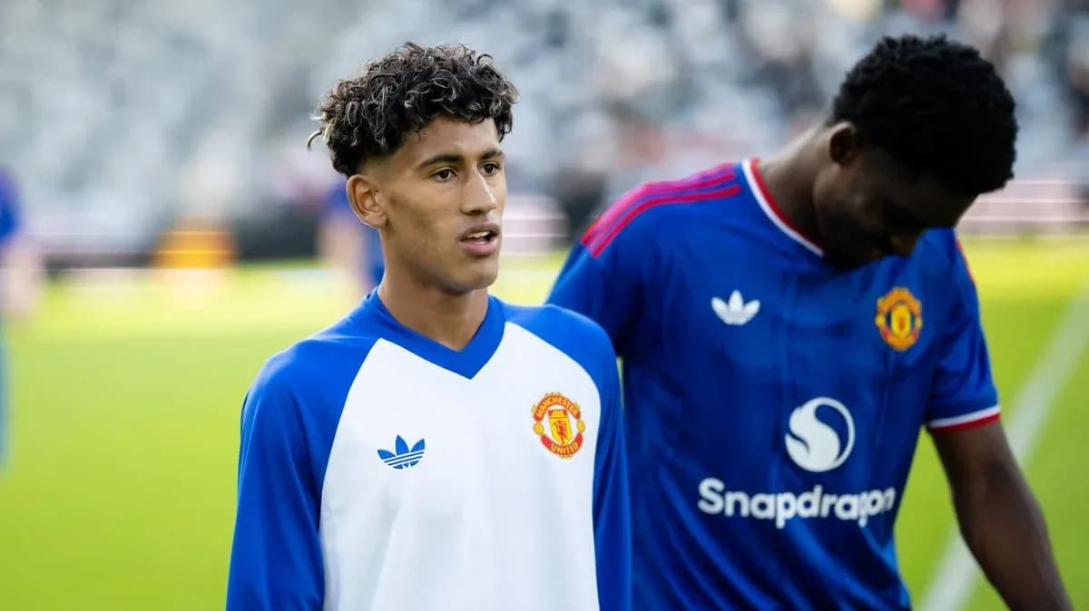 Игроки Manchester United перед матчем на стадионе Игроки Manchester United перед матчем на стадионе