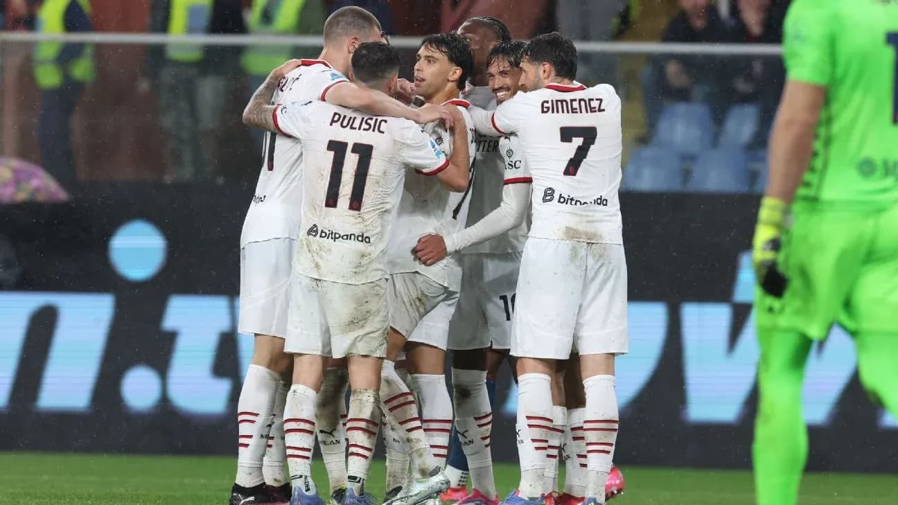 Игроки AC Milan празднуют гол в матче Игроки AC Milan празднуют гол в матче