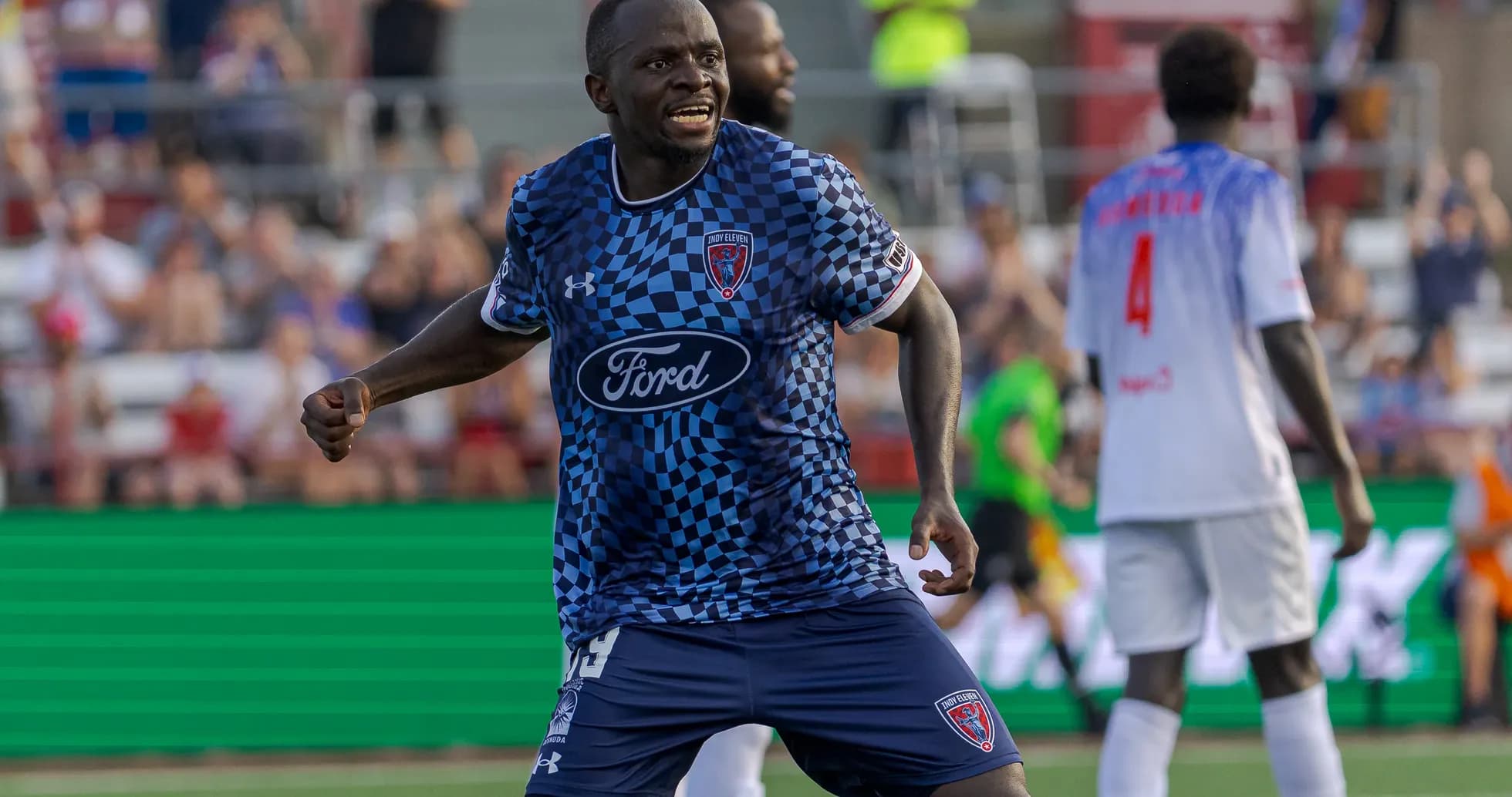 Игрок Indy Eleven празднует гол на поле Игрок Indy Eleven празднует гол на поле
