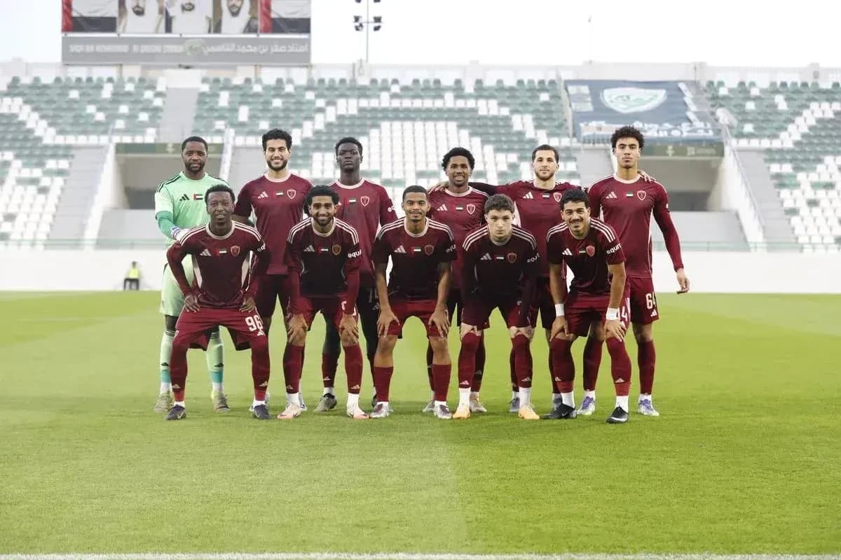 Команда Аль Вахда U23 на поле Команда Аль Вахда U23 на поле