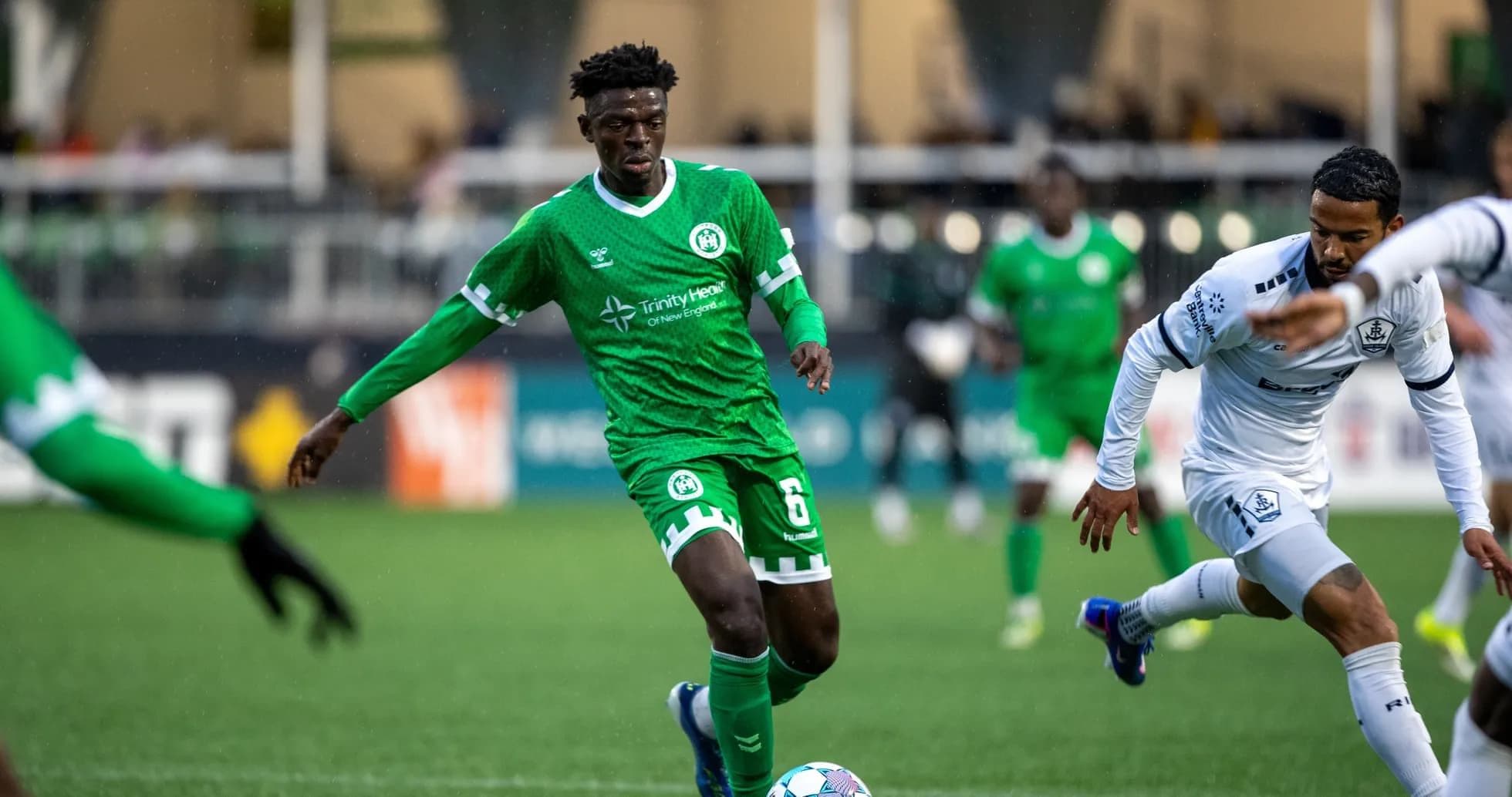 Игроки на футбольном матче NY Cosmos против Hartford Athletic Игроки на футбольном матче NY Cosmos против Hartford Athletic